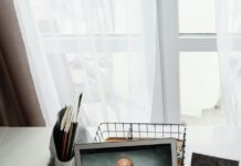 Laptop sau tableta pentru scoala online? scoala online